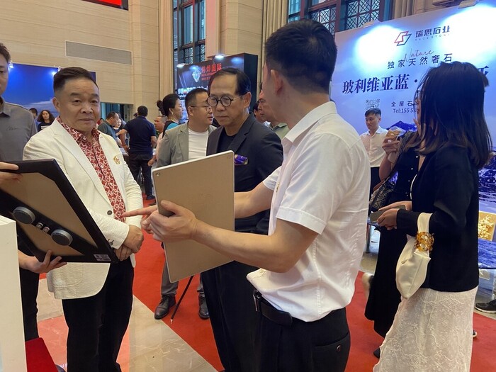 展位現(xiàn)場(chǎng)體驗(yàn)英嘉尼ENJOUN產(chǎn)品